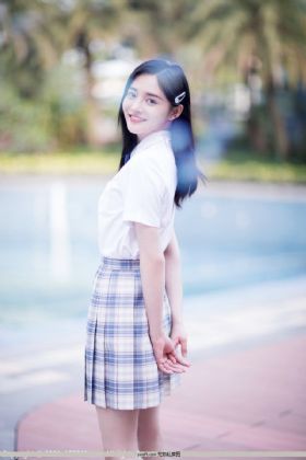 短发少女